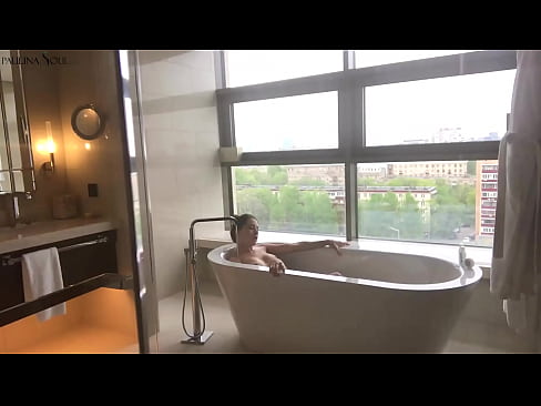 ❤️ Enorm Babe Leidenschaftlech ruckelt hir Muschi am Buedzëmmer ❤️❌ Qualitéit Sex bei eis ☑