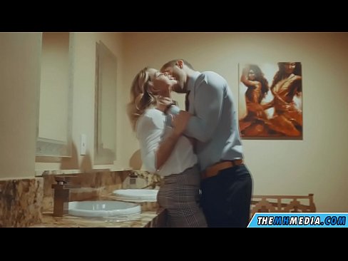 ❤️ Wann eng Busty Blond Iech an engem ëffentlechen Toilette verféiert ❤️❌ Qualitéit Sex bei eis ☑